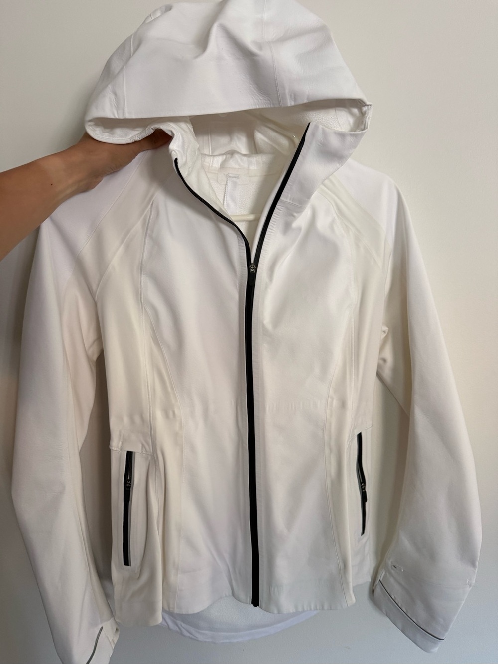 lululemon cross chill White Hooded Zip Jacket with reflective silver Trim size 4